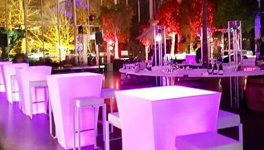 mange-debout-lounge-880x500